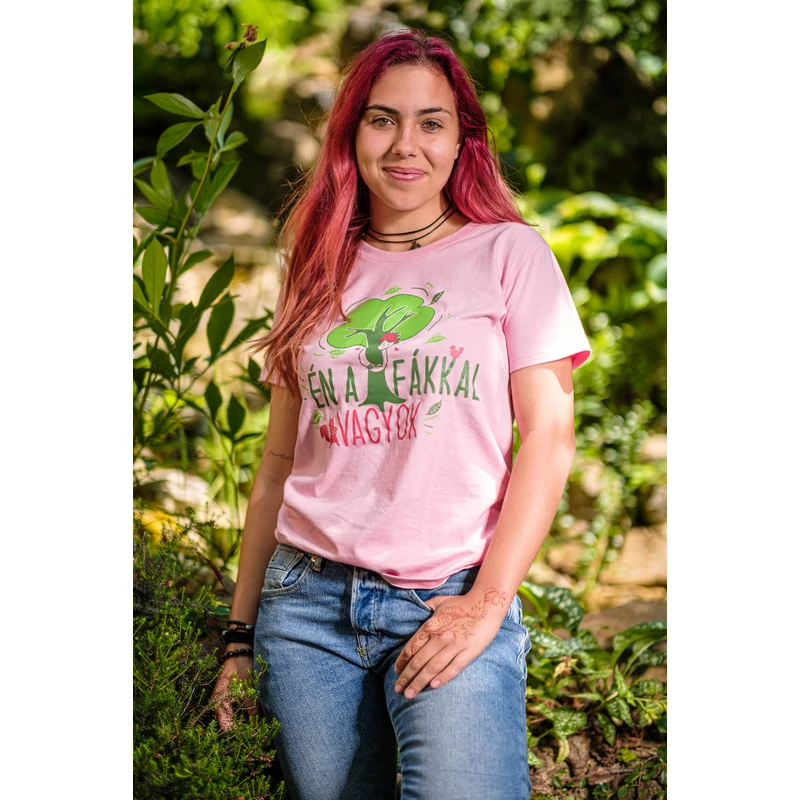 Én a fákkal vagyok pink női kertész póló